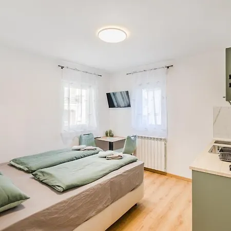 Hosnar, Apartma Mucho Apartmán *