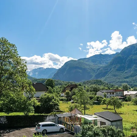 Hosnar, Apartma Mucho Apartment