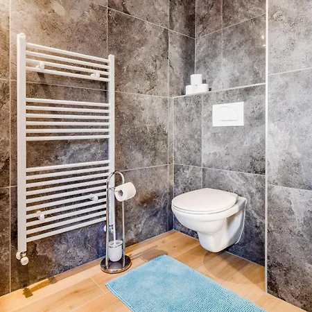 Hosnar, Apartma Mucho 아파트