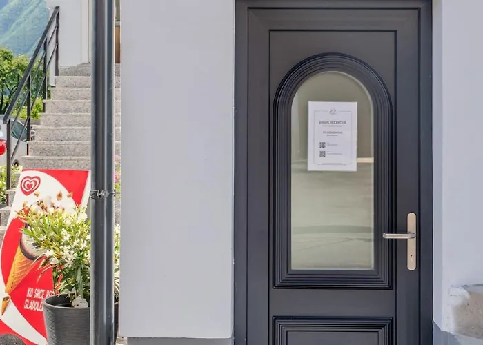 Hosnar, Apartma Mucho *