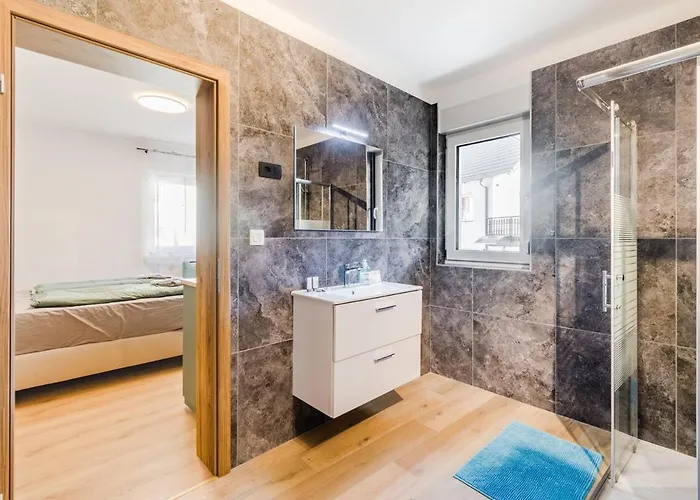 Hosnar, Apartma Mucho